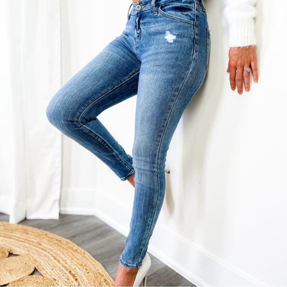 Kancan Low Rise V-Shape Ankle Skinny Jean